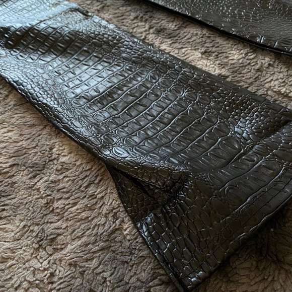 Bite Back Vegan Leather Croc Set - Picture 8 of 10